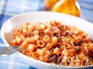 Рецепта Тубети паста (мини макарони) с октопод и доматен сос